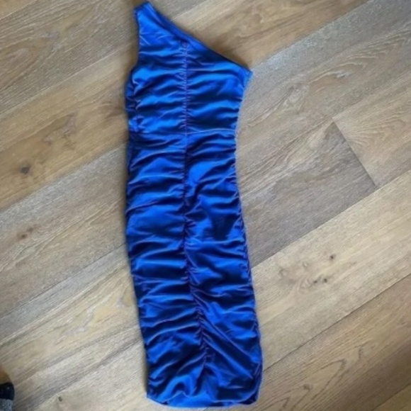 LOVE X DESIGN One Shoulder Body-con Mini Dress in Surf the Web - Picture 4 of 8